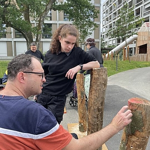 Holz impfen in der Stiftung Rossfeld