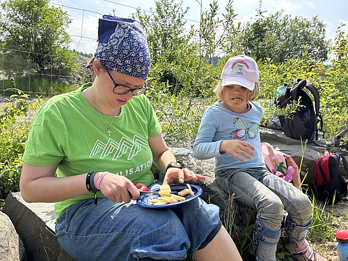 Ausflug Kinder der Schulbildung an den Lernort Kiesgrube