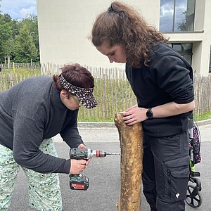 Holz impfen in der Stiftung Rossfeld