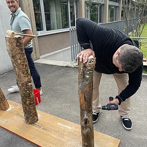 Holz impfen in der Stiftung Rossfeld