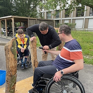 Holz impfen in der Stiftung Rossfeld